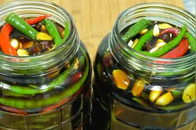 3分钟教你做五香腌辣椒，一次解决3个月的开胃菜，香辣脆爽易保存视频封面