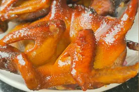想吃烤乳鸽不用去饭店，教你详细做法，一次做3只，细嚼慢咽真香视频封面