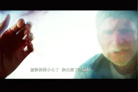 美女铁笼参观鲨鱼被困海底，氮麻醉出现幻觉，以为自己被救出视频封面
