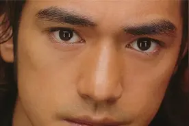 金城武隐婚7年老婆真面首曝光，48岁近照惊人，入行多年无绯闻视频封面