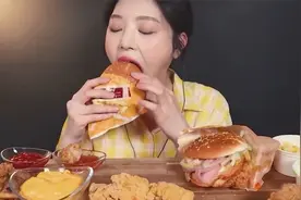 深渊巨口汉堡王+鸡块韩国大胃王吃8种汉堡真满足真能吃系列~！！视频封面