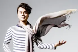 欧得洋时隔多年再次登台，众人舞台回忆青春，那是金曲辈出的年代视频封面