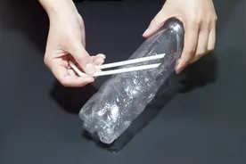 塑料瓶上插两根吸管太棒了，解决了很多家庭的困扰，你也试试吧