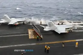 航空母舰上战机起飞和降落，航母采用双跑道有何优势？长见识了！视频封面