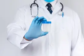 身体健康好不好，厕所里面先知道！5种颜色尿液暗示不同健康状况视频封面