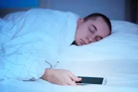 为什么晚上睡觉会磨牙？你的身体可能有这4个问题视频封面