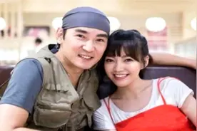 不愧是男神，52岁焦恩俊和23岁女儿同框，不像父女像兄妹视频封面