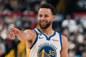 NBA季前赛：勇士队高光表现回顾！库里领衔出战！怀斯曼迎复出！视频封面