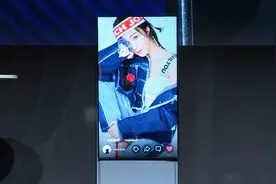 TCL旋转智屏电视演示，手机投屏电视也能刷抖音短视频视频封面
