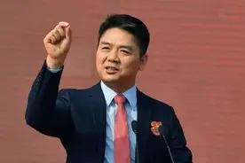 刘强东卸任京东集团CEO，徐雷接任视频封面