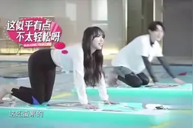 程潇水上练瑜伽姿势太优美了，比别人都要稳很多！女明星健身场面视频封面