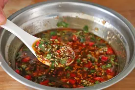 这才是万能蘸料的正宗做法，实在太香了，蘸啥都好吃，做法超简单视频封面