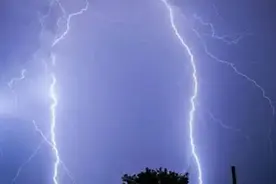 雷电+7级大风！北京发布雷电蓝色预警视频封面