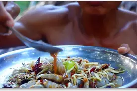 香辣生虾青木瓜沙拉-泰国小哥教你制作泰式凉拌菜 清新爽辣