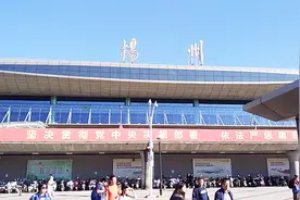 温婉宁静的扬州火车站 布局如这个城市一样精致 错落有致静静矗立