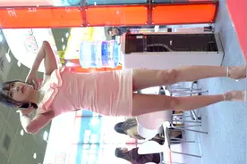最新现场饭拍韩国车展美女模特 车模性感展示  高清 4K-01视频封面