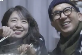 恋爱的滋味：韩国情侣吃拉面，谈恋爱的人还能把拉面吃得那么香视频封面