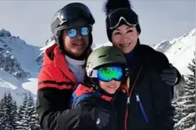 李嘉欣一家外出滑雪，38岁嫁入豪门41岁生子，她曾被誉为最美港姐视频封面