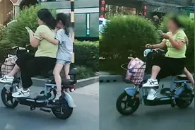 山东一母亲跷二郎腿骑电车，单手载人看手机，女儿伏背单腿站立视频封面