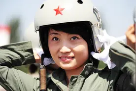 中国首位歼10女飞行员，朋友圈最后遗言“人民空军生日快乐”视频封面