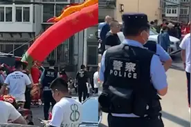 新人结婚现场婚闹，新郎新娘被绑在树上，热心大妈叫来警察解围！视频封面