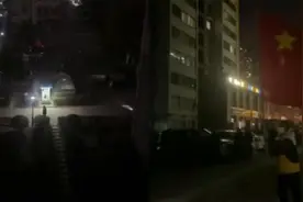 西安昨日本土新增155例,一小区业主自发大合唱,高喊“西安加油”视频封面