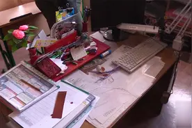 乌军无差别炮击学校，员工喊话泽连斯基：棺材里的人没口袋供你掏视频封面