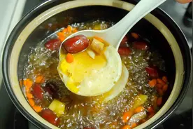 女人要经常给自己煲这碗汤，每个月都要喝两次，做法食材都很简单视频封面