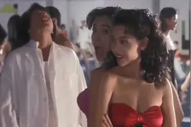城市猎人：大美女穿泳衣龙哥还有心情想吃，把美女大腿当成鸡腿啃视频封面