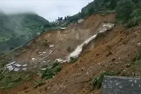 民房瞬间垮塌！湖南石门县大规模山体滑坡：房屋被埋、公路下沉