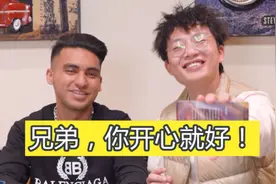 中国小伙把成龙当偶像，迪拜朋友立马安排见面，网友：有钱任性？视频封面