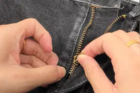 拉链一边脱落了别着急换，不用花钱就轻松修复，非常简单一看就会视频封面