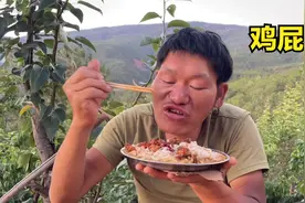 麻辣鸡屁股盖面这样最好吃，流浪哥说不辣就是麻，隔壁小孩馋哭了视频封面