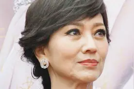 别再吹什么“冻龄”了，看到赵雅芝的素颜后，都是唬人的视频封面