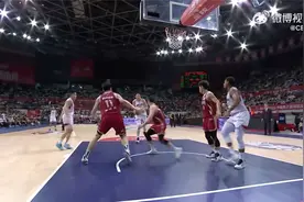 CBA发布季后赛8进4五佳球：张镇麟隔人滑翔暴扣居首视频封面