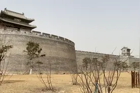 太原300亿巨资打造古城，历时10年建成，来看看开放一年后的现状视频封面