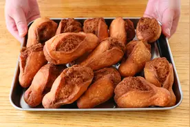传统鸡腿酥做法：自己在家做也简单，儿时的零食回忆，香脆可口！视频封面
