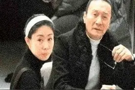 谢贤难得当主角拍新剧，84岁摘掉墨镜近照曝光一脸慈祥很帅气视频封面