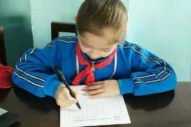 小学生奇葩检讨书，个个暗藏玄机！平常学习的脑子都用在这儿了？视频封面