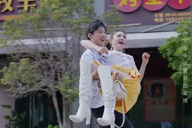 我们在一起：姑娘由于来大姨妈，因此领着结婚证，太符合逻辑视频封面