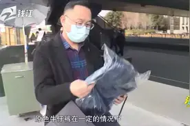 杭州一男子5900元买的牛仔裤一天就褪色？专柜：是正常的视频封面