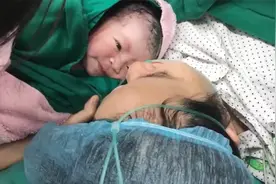 盘点产房里高颜值新生儿，最后一个，我好想打包回家！视频封面