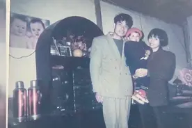 带着瘫痪丈夫改嫁，善良女子建立特殊家庭视频封面