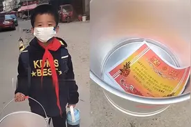 走路上回头率直线飙升！男孩考双百被奖励一个桶，寓意深刻引怒赞视频封面