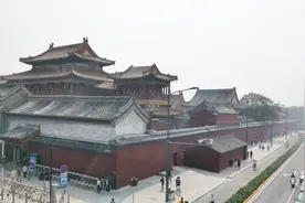 乘坐双层巴士，带您领略北京二环路上的建筑景观视频封面