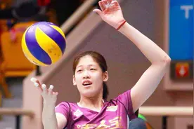 天才少女李盈莹再现神奇一扣，势大力沉，杀伤力超强视频封面