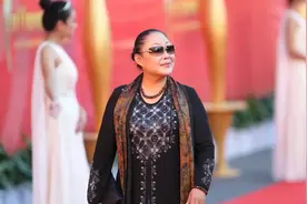 袁立和斯琴高娃的恩怨，无意间引出章子怡丑闻，李冰冰也受波及视频封面