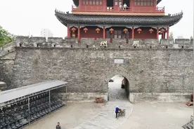 历史出名的关羽大意失荆州，带大家看看荆州城32块钱的门票有啥视频封面