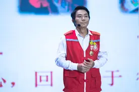 全身63%烧伤 浴火重生后的他成为义工传递大爱视频封面