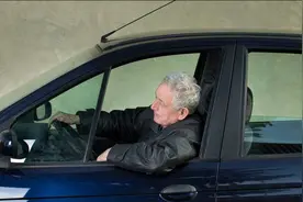 过了70岁不能考驾照，那到了多少岁才不能开车？视频封面
